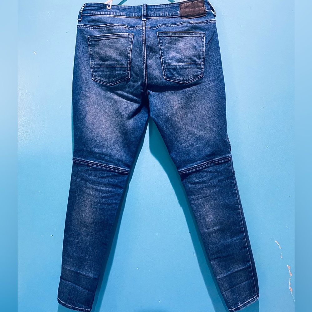 Stacked skinny in good condition. Size 30x30